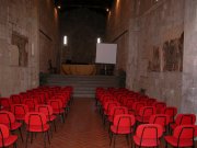 Sala Conferenze (ex-chiesa)
a Tuscania in Piazza Basile
(6334 bytes)